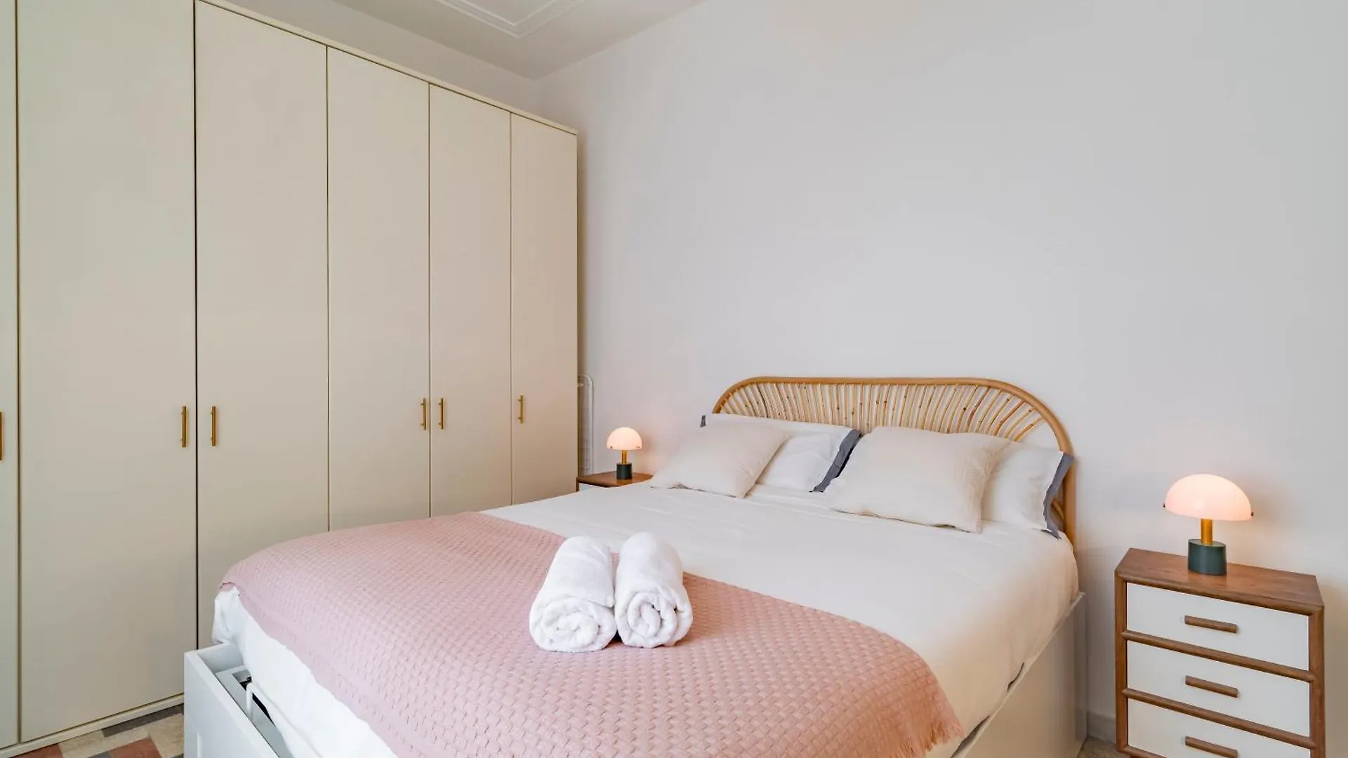 Apartment Domus Ana- Modern Elegance, Steps Away From The Colosseum And The Historic Center Italy