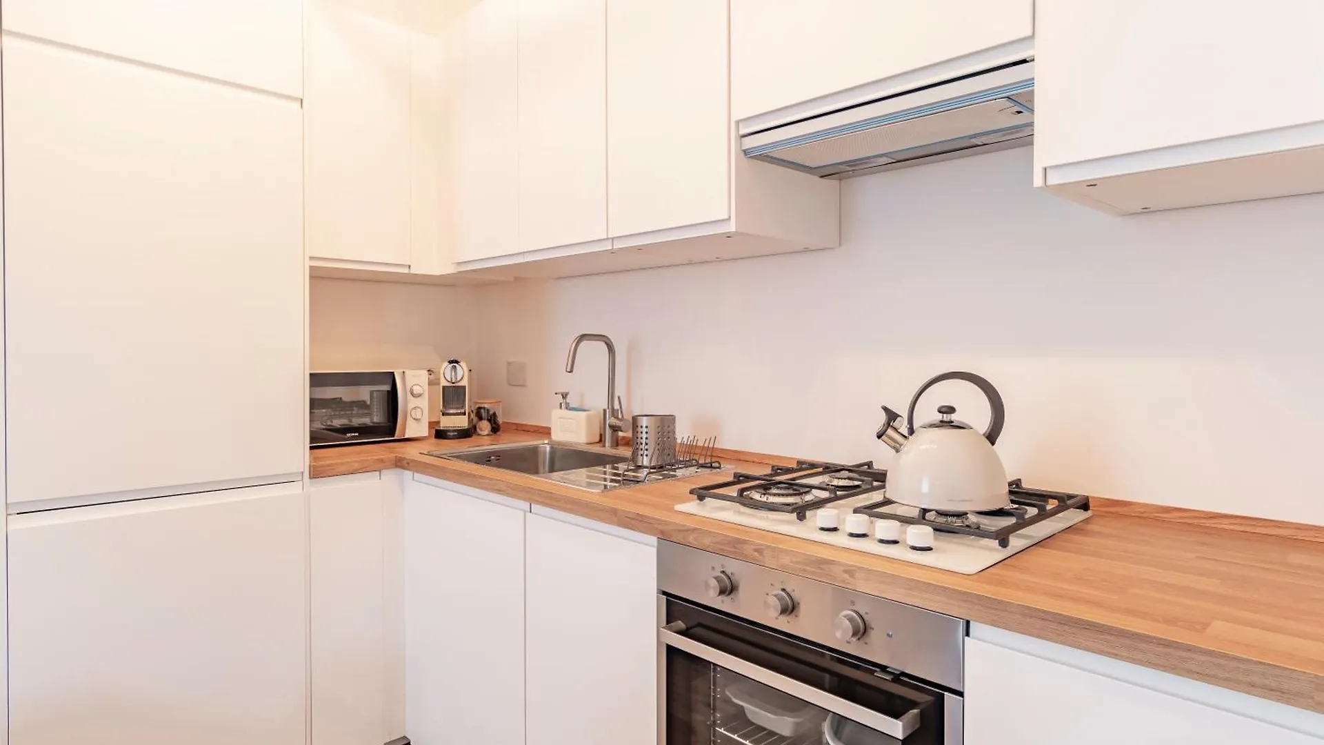 Apartment Domus Ana- Modern Elegance, Steps Away From The Colosseum And The Historic Center